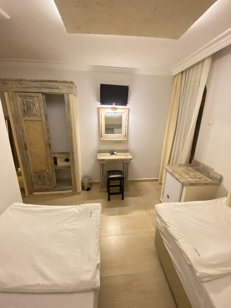 Standard Room, Balcony, Partial Sea View