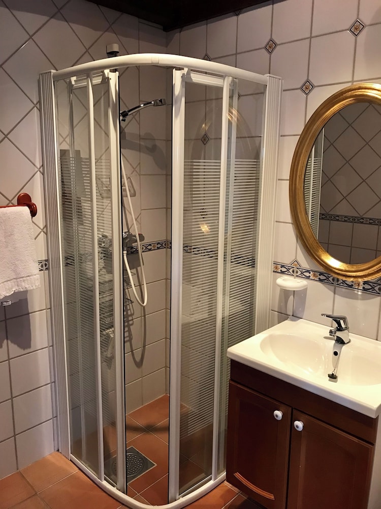 Superior Suite - Photo 7