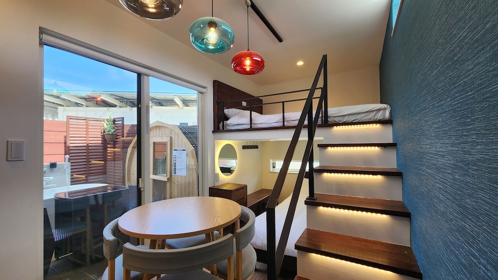 Twin Room R108