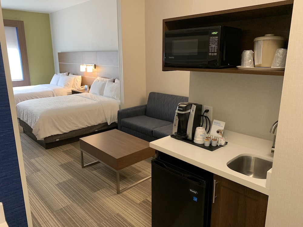 Suite, Multiple Beds - Photo 3