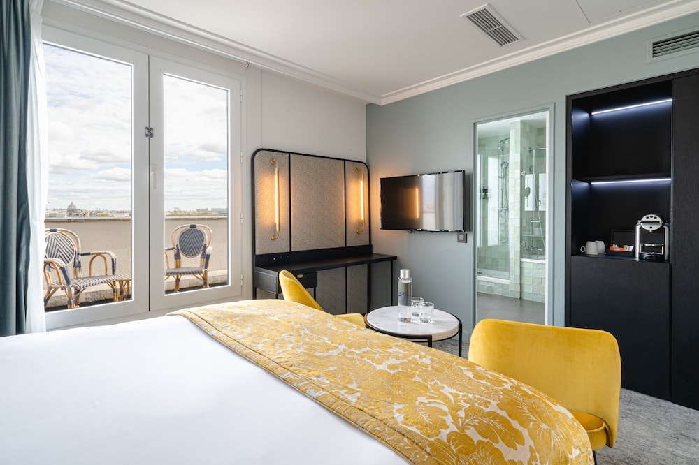 Premium Room, 1 King Bed, Terrace, City View