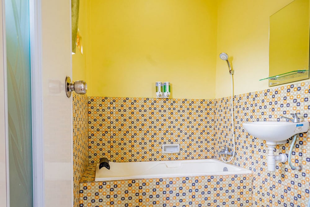 Executive Double Room (RedDoorz) - Photo 10