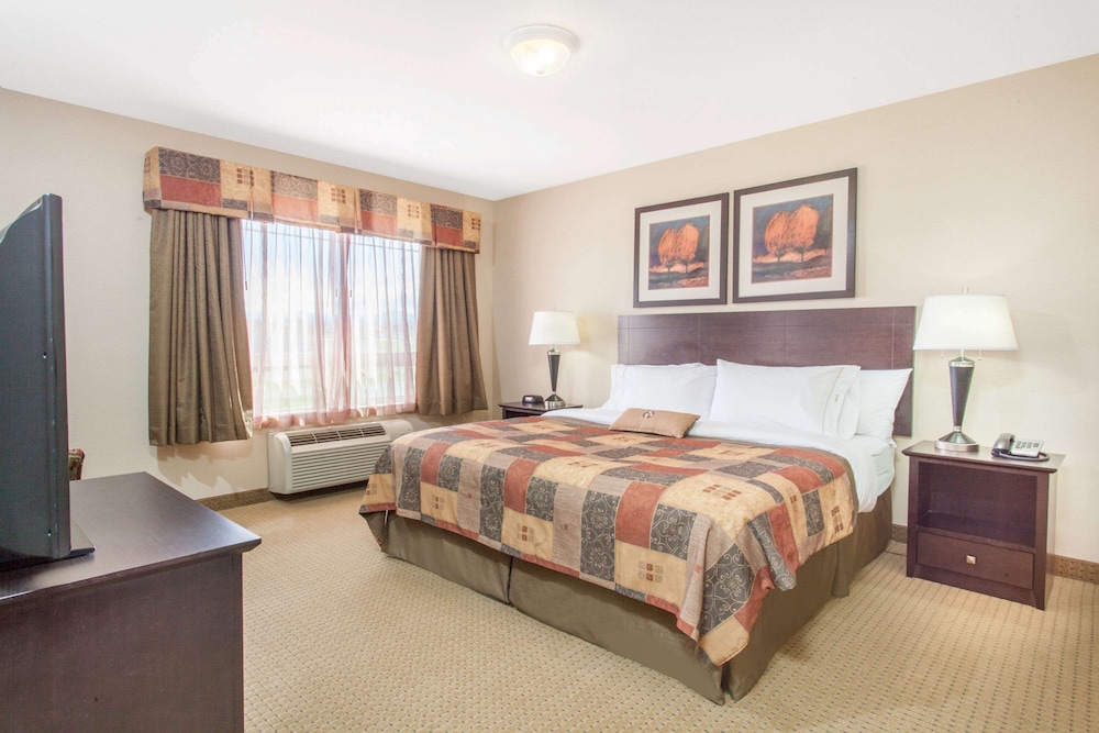 Suite, 1 King Bed, Non Smoking - Photo 1
