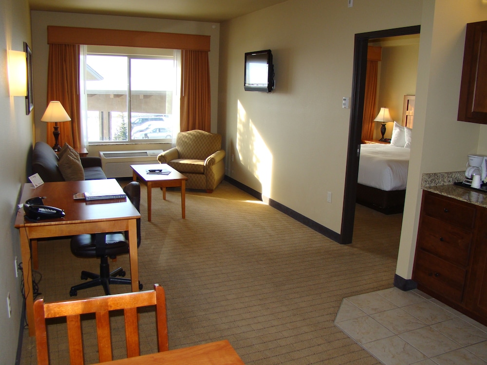 Deluxe Room, Multiple Beds, Kitchen (2 Queen Beds 1 Bedroom Full Kitchen) photo 2