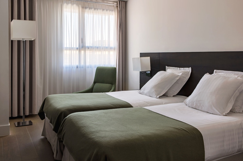 Standard Double or Twin Room - Photo 6