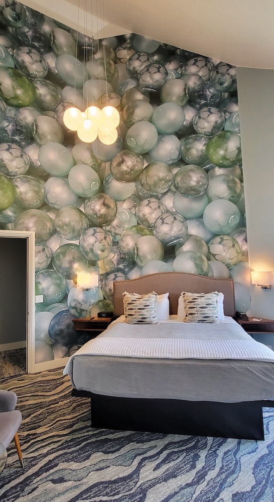 Luxury King Room, Jetted Tub, Mountain View - Not Pet Friendly photo 3