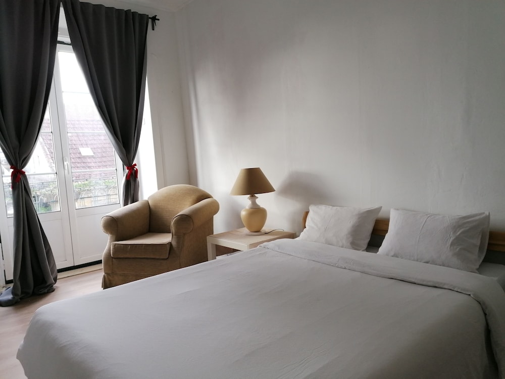 Economy Triple Room, 1 Double Bed, Balcony photo 1
