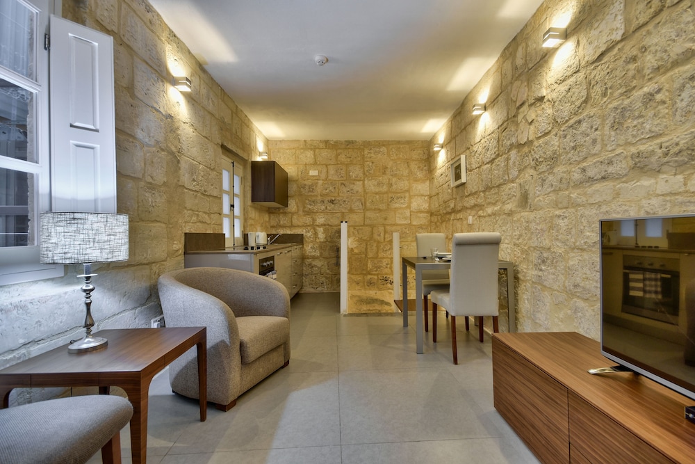 Standard Studio, Kitchenette