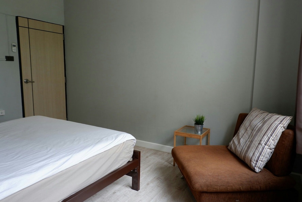 Private Room with Shared Bathroom photo 2