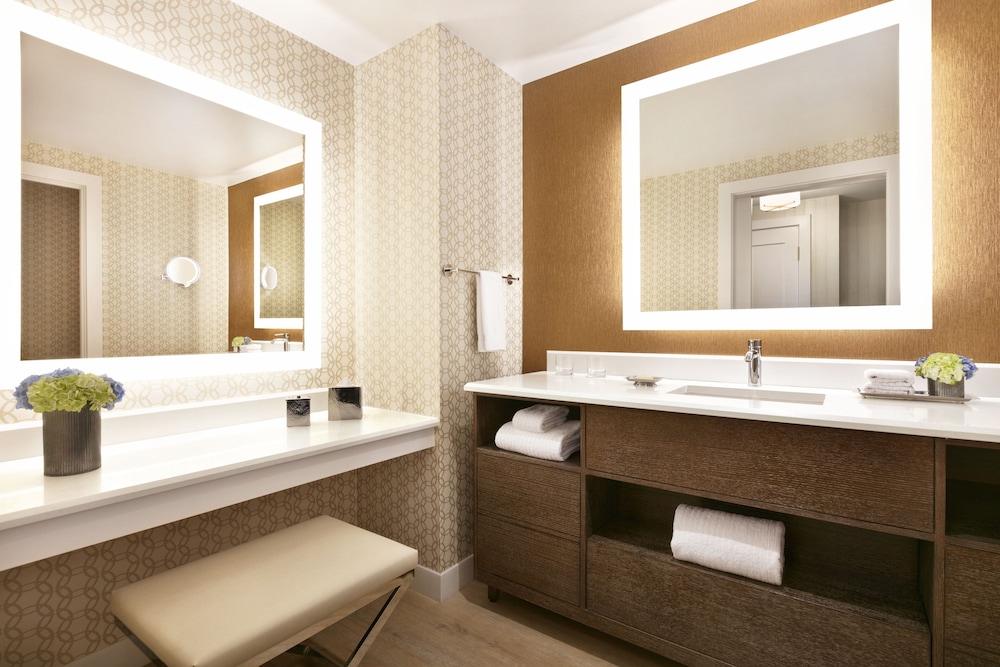 Fairmont Gold, Room, 1 King Bed
