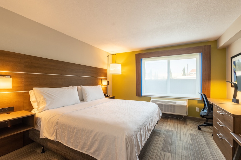 Standard Room, 1 King Bed - Photo 1
