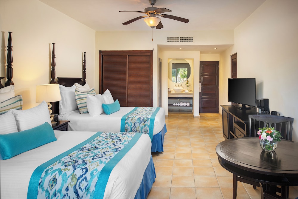 Deluxe Room, 2 Double Beds (Premium Tropical View)