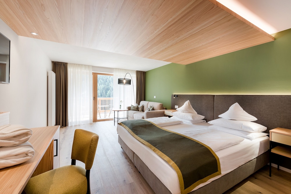 Deluxe Double Room, Non Smoking, Mountain View