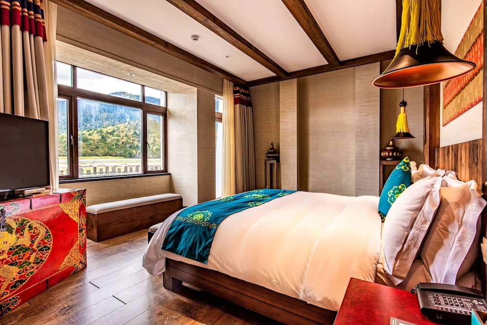 Snow Mountain Lake View King Room Villa