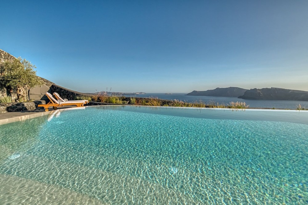 Perivolas Floating Villa photo 2