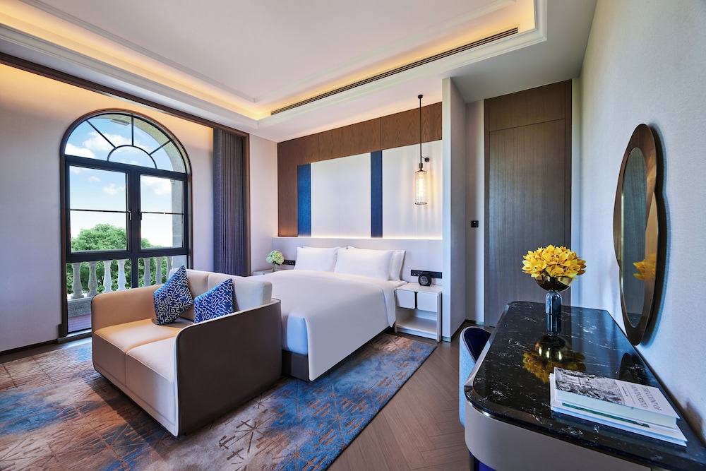 Luxury Suite