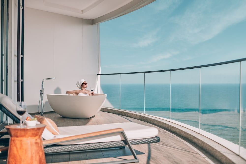 1 King Suite Oceanfront
