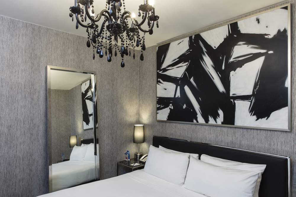 Superior Room, 1 King Bed photo 2