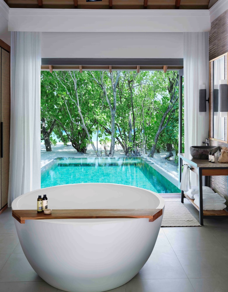 One Bedroom Deluxe Beach Pool Residence