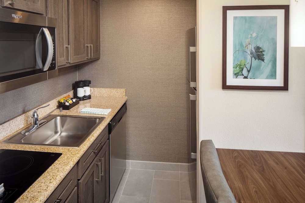 Suite, 1 Bedroom - Photo 6