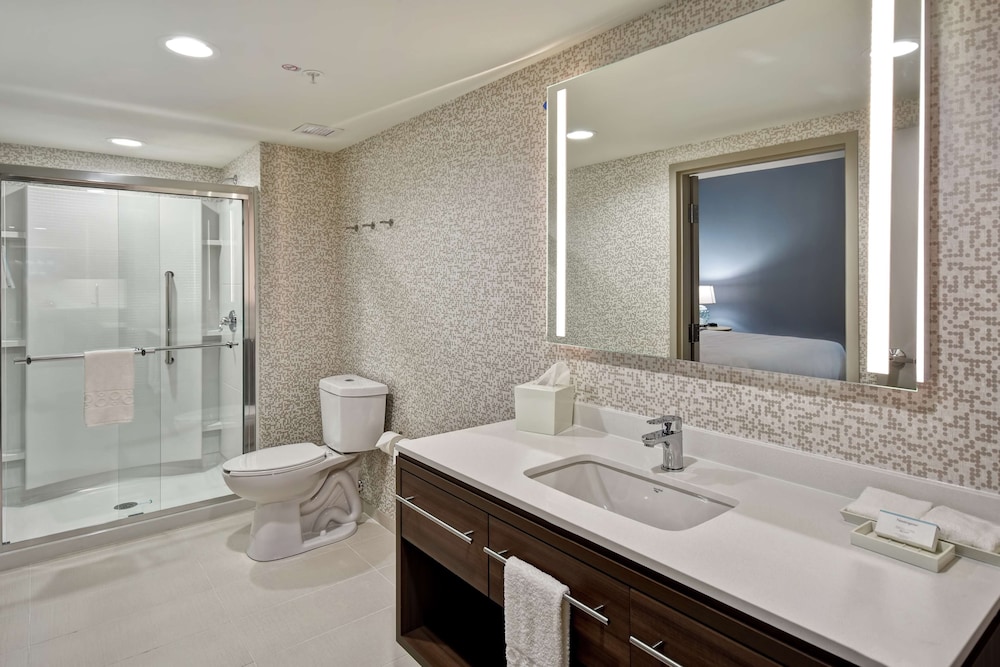 Suite, 1 King Bed, Accessible (Hearing)