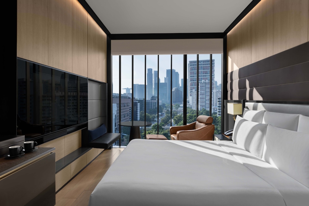 Classic Room, 1 King Bed, Club Lounge Access (Top Floor)