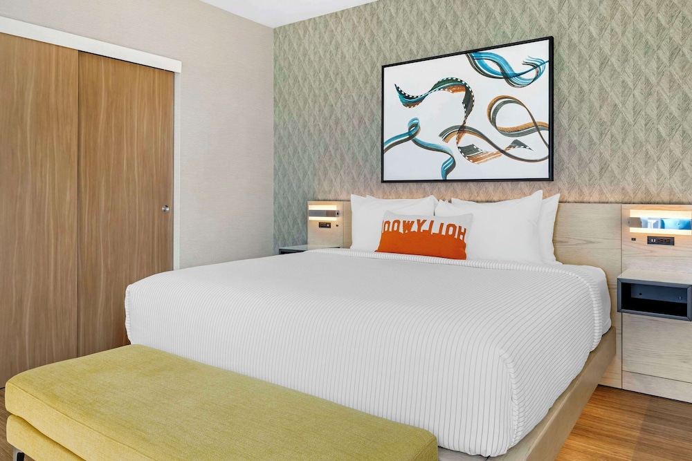 Suite, 1 King Bed, Non Smoking (Upgrade) - Photo 8