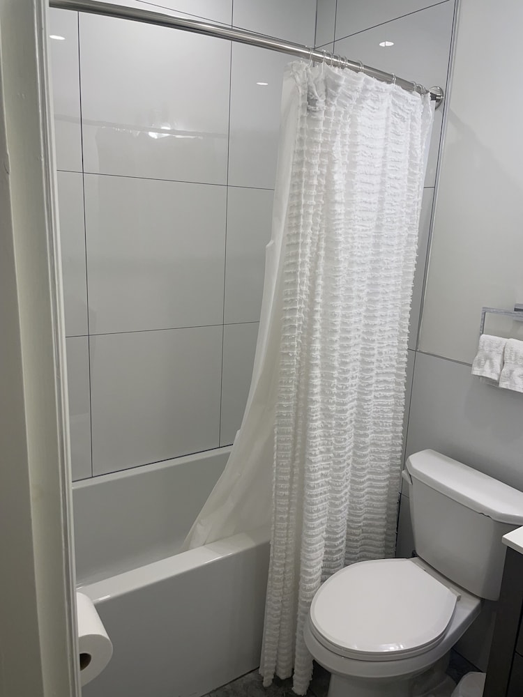 Economy Room, 1 Queen Bed