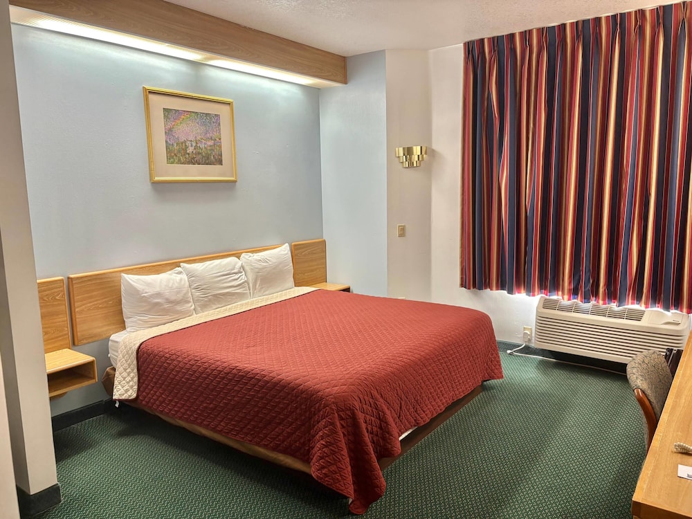 Standard Room, 1 King Bed, Non Smoking - Photo 1