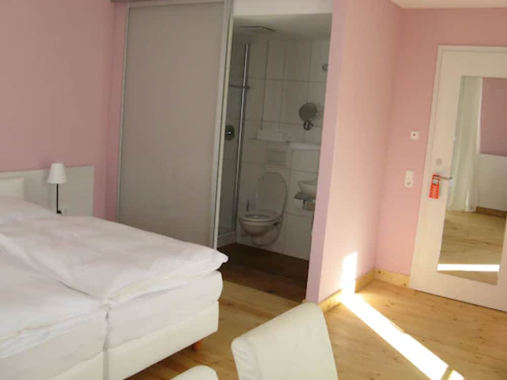 Single Room photo 3