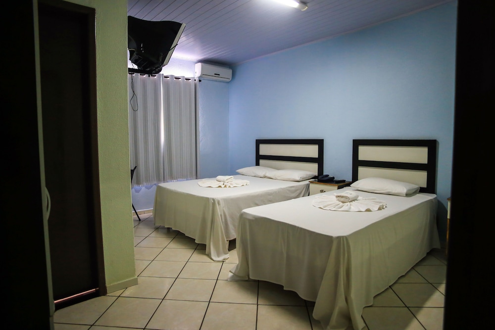 Quarto Triplo Luxo Com Ar Condicionado