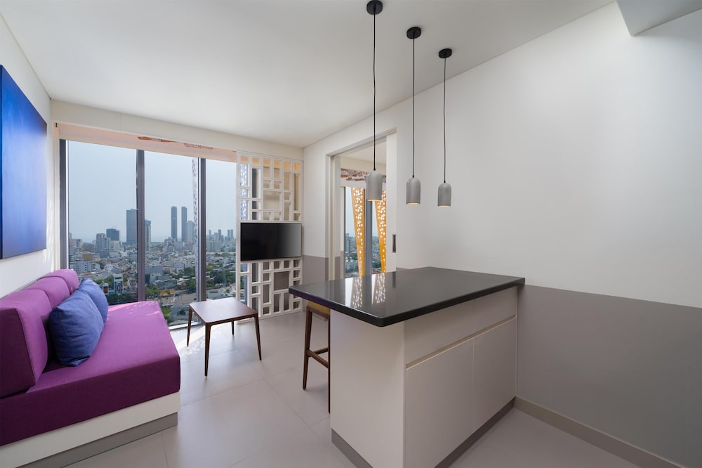 Suite, 1 King Bed, City View - Photo 2