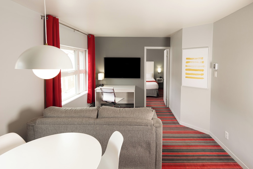 Superior Suite, 1 King Bed with Sofa bed - Photo 10