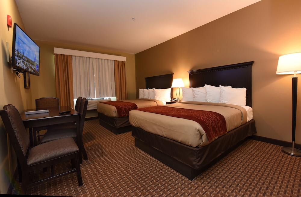 Suite, Multiple Beds, Non Smoking, Kitchen - Photo 2