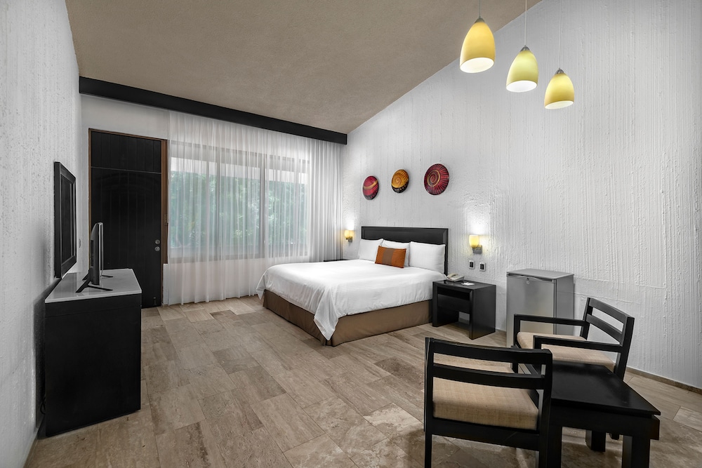 One Bedroom Suite - Photo 5