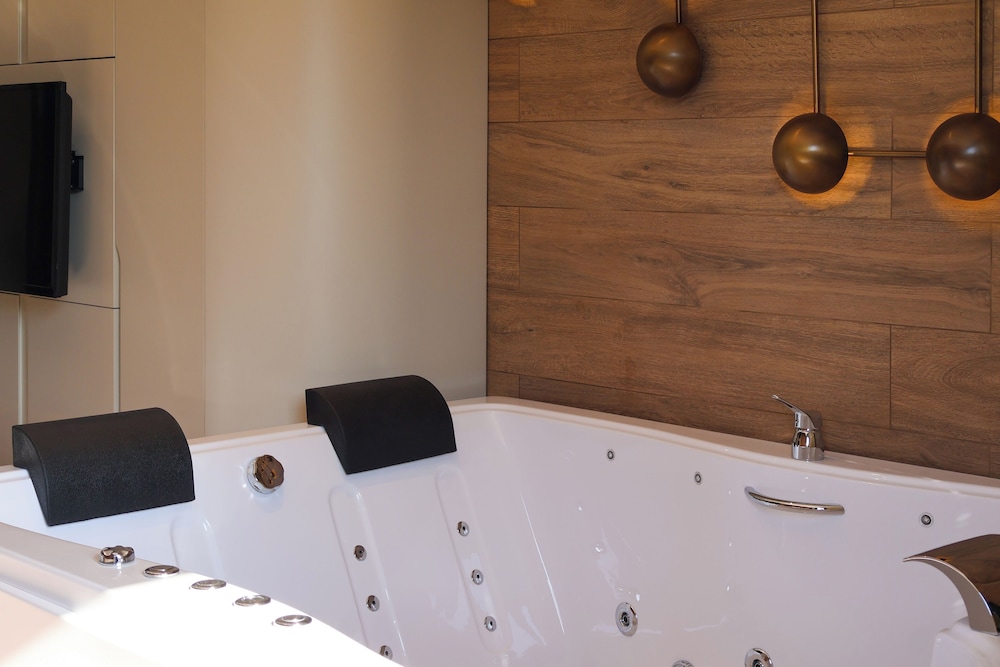 Deluxe Suite, Balcony, Lake View photo 3