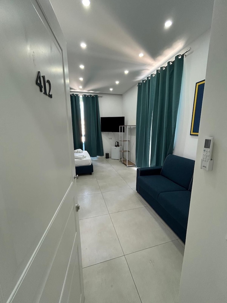 Deluxe Quadruple Room, City View