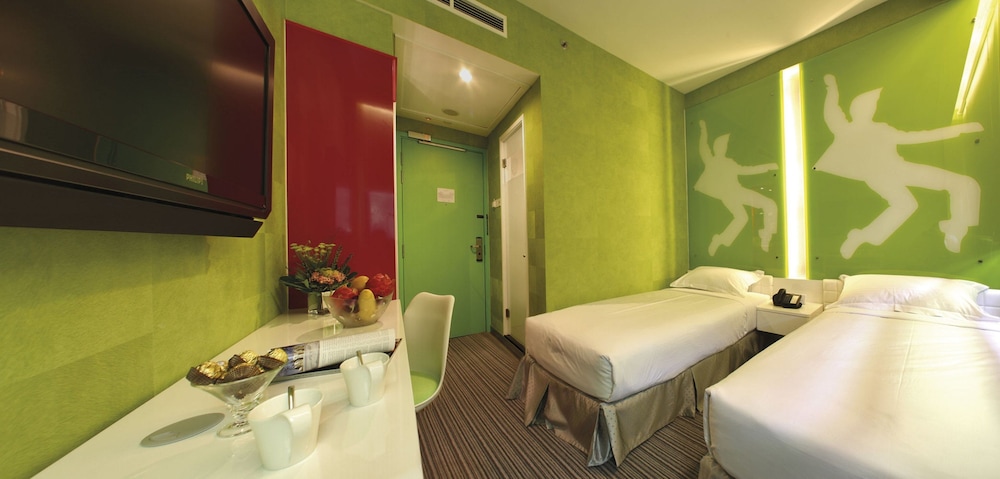 Premium Deluxe Room (Garden Or City View) photo 2