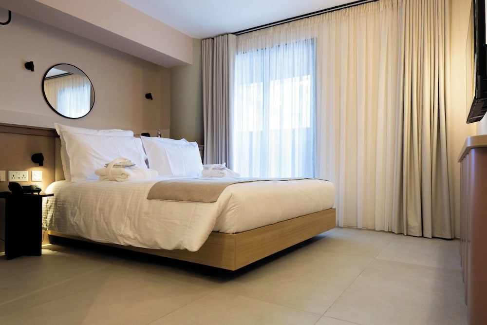 Premium Double Room, Balcony, City View photo 3