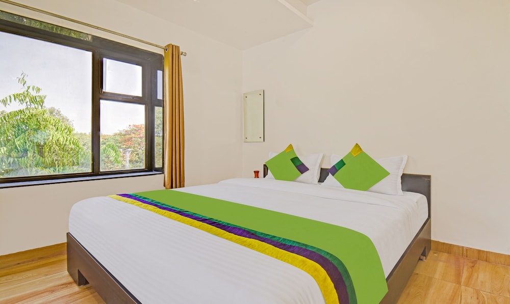 Deluxe Room - Photo 13