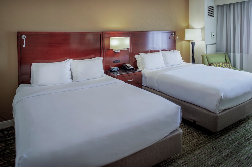 Room, 2 Queen Beds - Photo 6