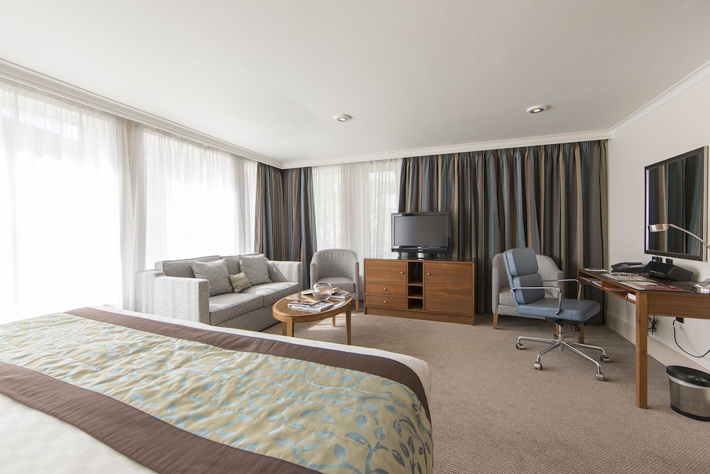 Junior Suite, 1 King Bed with Sofa bed