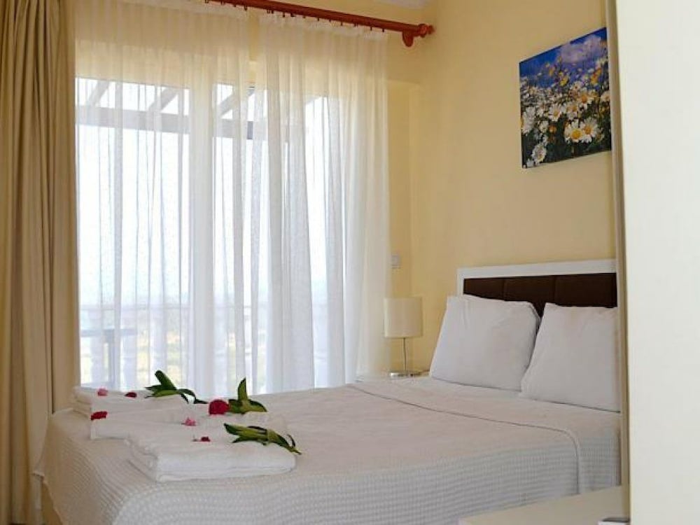 Apartment, 2 Bedrooms, Lake View photo 2