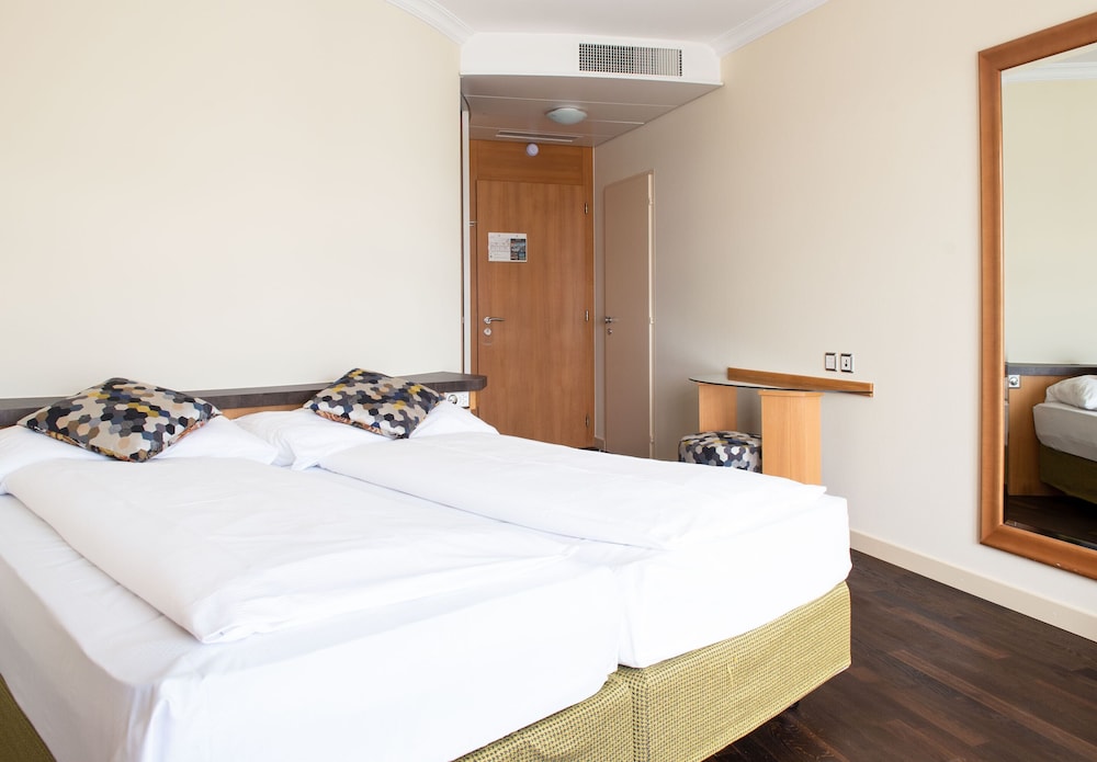 Superior Double or Twin Room, Balcony, Lake View - Photo 6