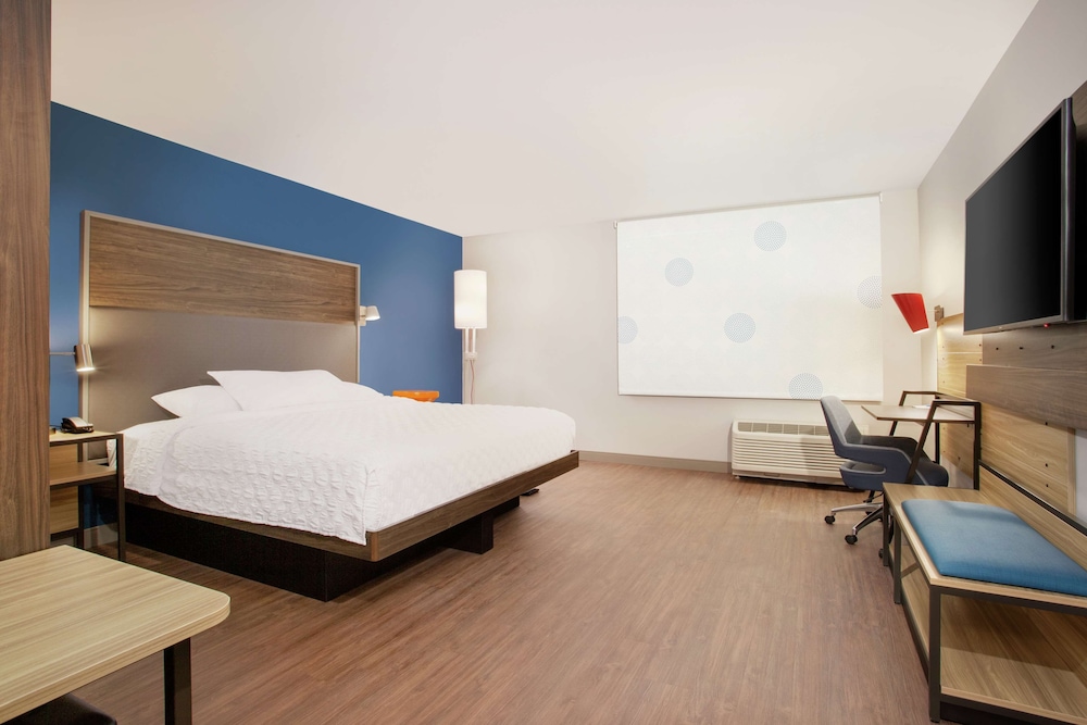 Room, 1 King Bed, Accessible, Bathtub (Hearing) - Photo 3