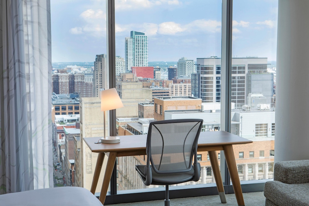 Suite, 1 King Bed, City View - Photo 7