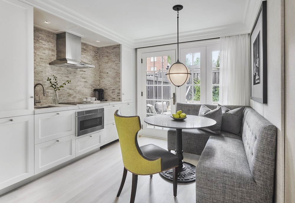 Room (Townhouse)