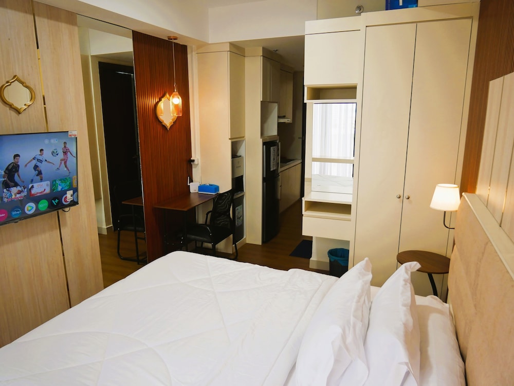 Royal Studio, 1 Queen Bed photo 1