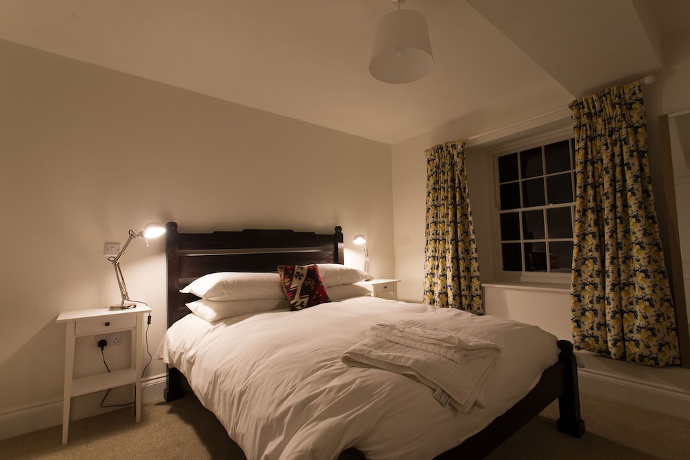 Room, 1 King Bed, Private Bathroom (Room 3) photo 3
