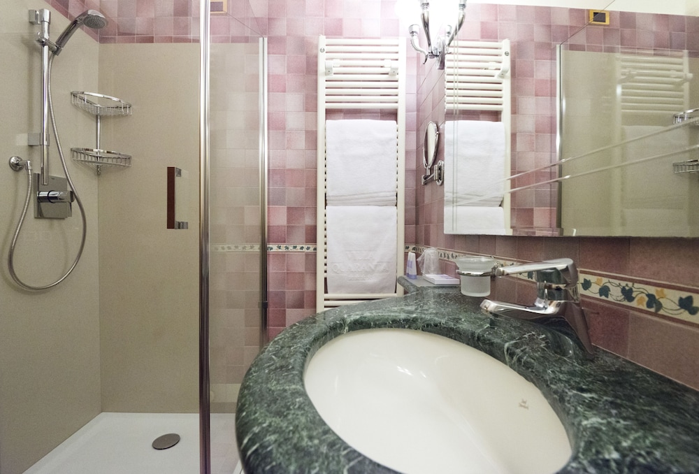 Junior Suite - Photo 12